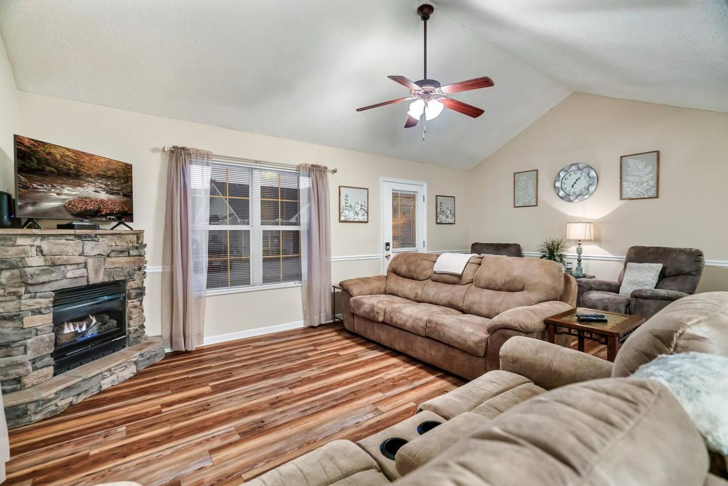 1 Mile To Pkwy, Pets, Hot Tub, Creekside, Porch Villa Pigeon Forge Exterior foto