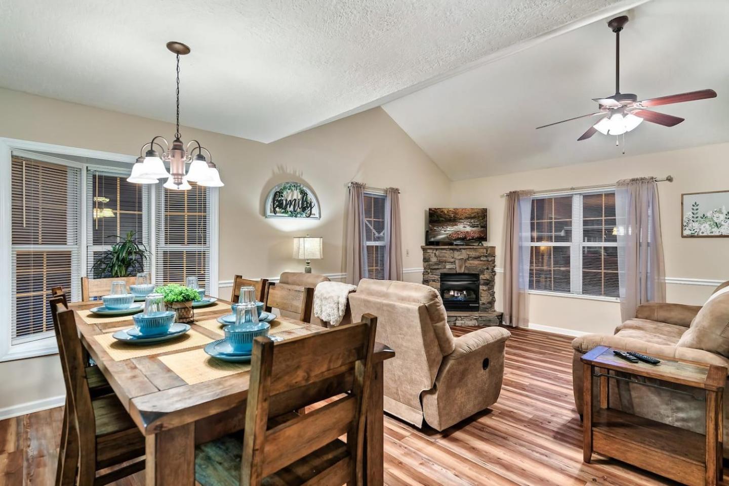 1 Mile To Pkwy, Pets, Hot Tub, Creekside, Porch Villa Pigeon Forge Exterior foto